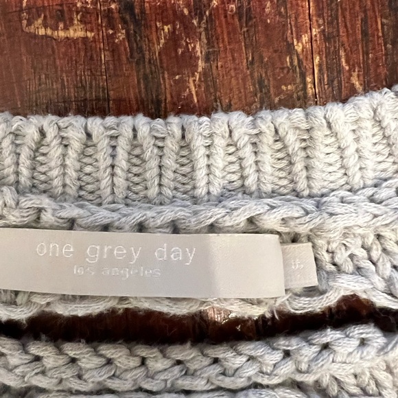 One Grey Day Blaine Sweater in light grey - Picture 4 of 10